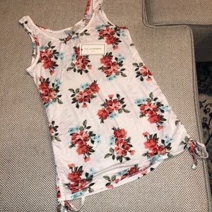 NWT floral Tank Top medium 🌸🌺